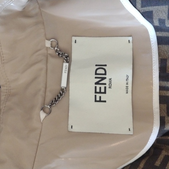 Authentic Fendi A Effet Verni Long Trench Coat - Picture 17 of 17